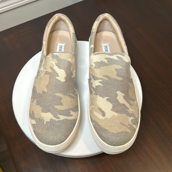 Steve Madden Gills-C Camo Slip On Sneaker Shoe Women Size 10 - Picture 14 of 17